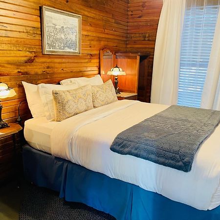 Dabbs Hotel Bed And Breakfast Llano Dış mekan fotoğraf
