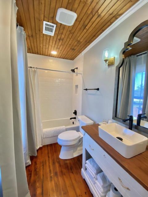 Dabbs Hotel Bed And Breakfast Llano Dış mekan fotoğraf